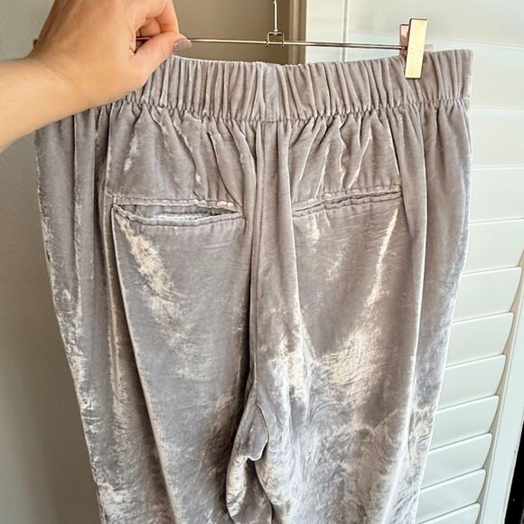 Crushed Velvet Relaxed Fit Tapered Leg Cropped Pant in Silver Grey size Medium - Picture 8 of 10
